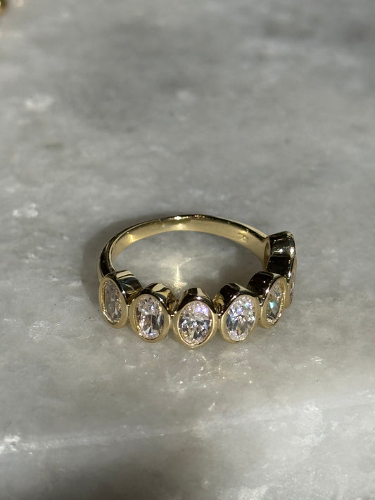 elipsa shape stones ring
