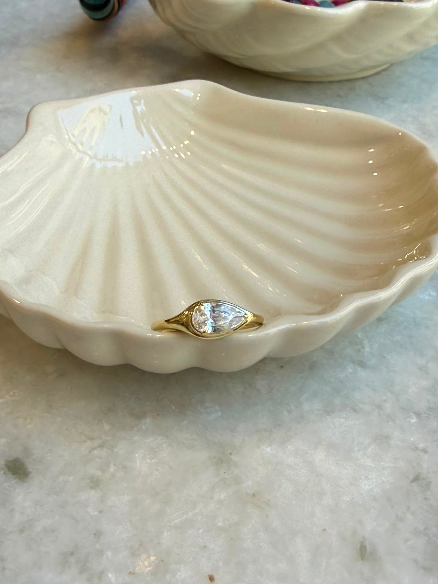 Lying down drop ring