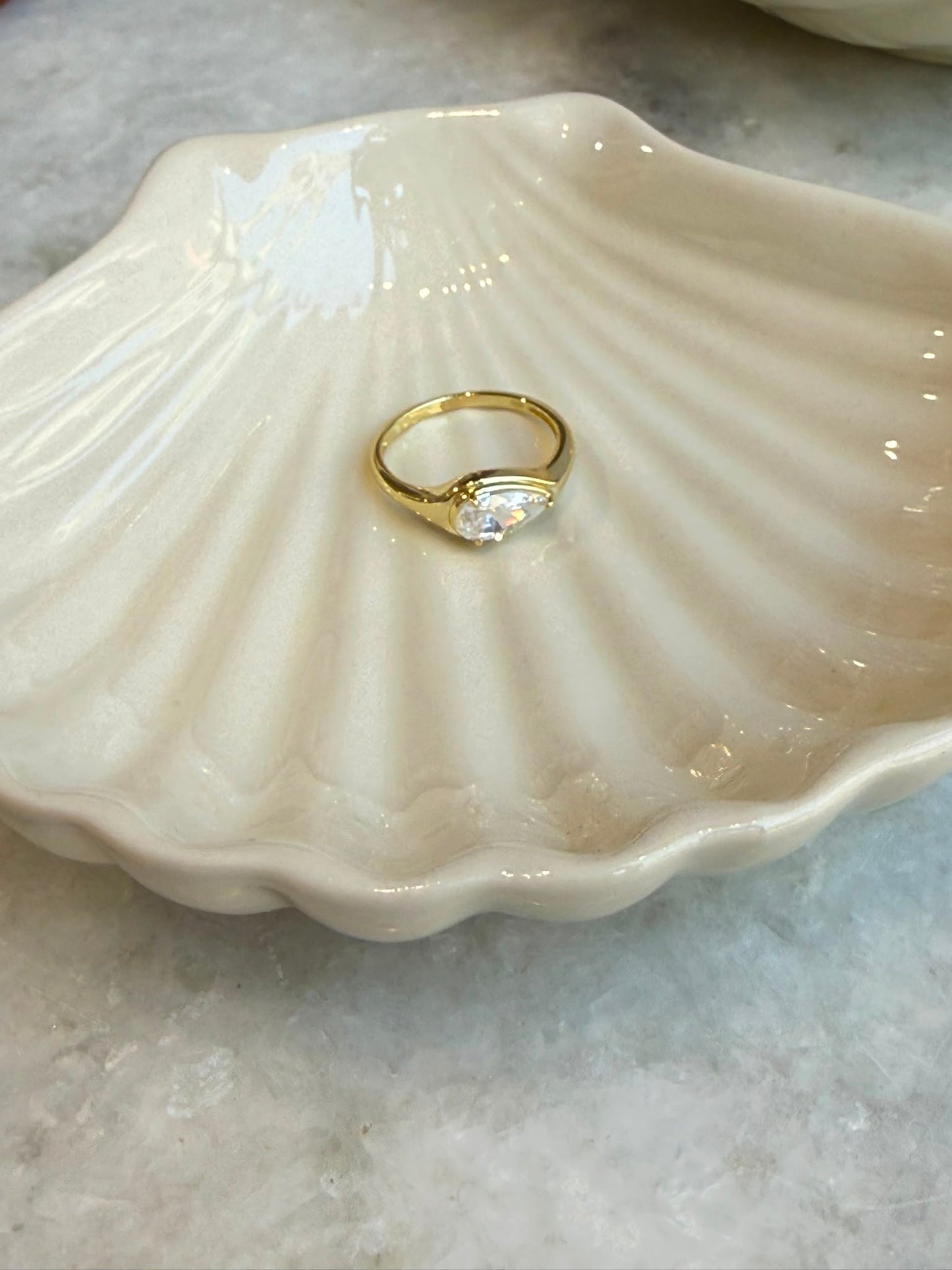 Lying down drop ring